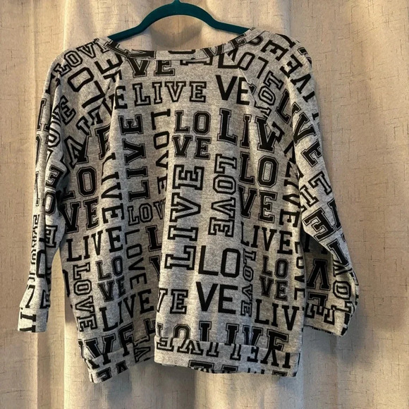 Almost Famous Light Sweater Size L. “Love” and “Live” Graphics in Gray and Black - Picture 2 of 6